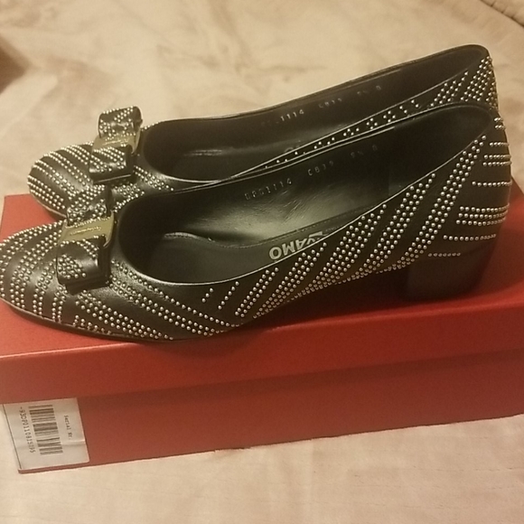 Vara Studs Ferragamo low heels - Picture 2 of 5